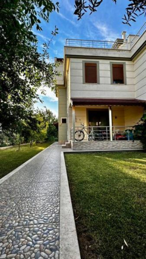Denize Yakın Müstakil Tripleks Villa